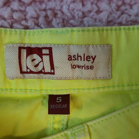 L.E.I Shorts - Picture 3 of 4